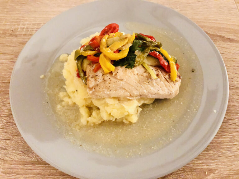Phils Food and Co – Dos de cabillaud roti puree aux eclats d olives et legumes confits